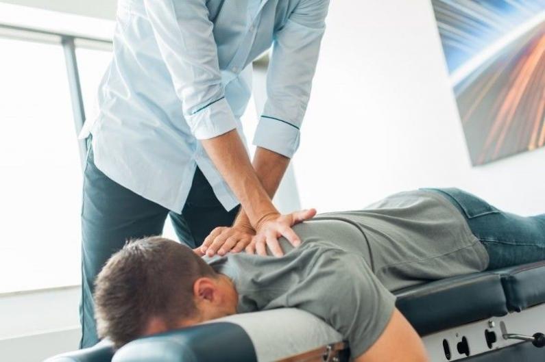 chiropractor care1
