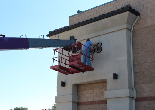 22 ton  boom installing sign with breakfast